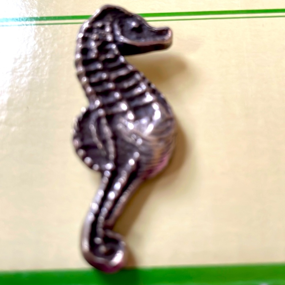 Seahorse pendant.